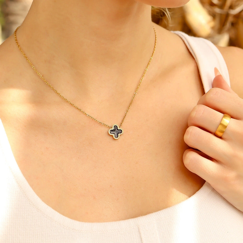 Clover Charm Necklace – 18K PVD Gold 316L Stainless Steel