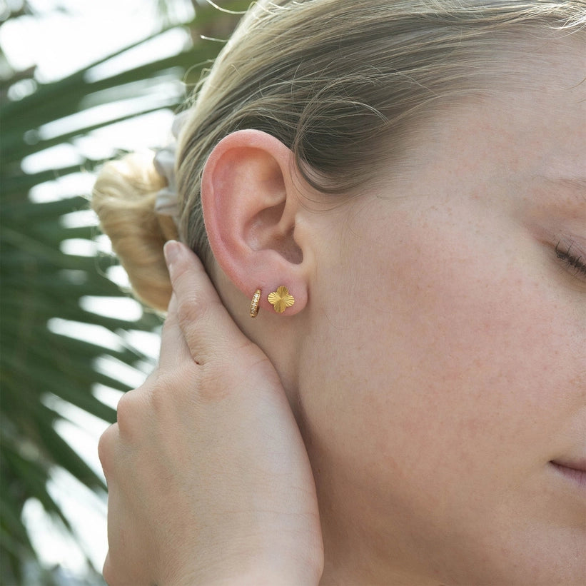 Clovers Stud Earrings – 18K PVD Gold 316L Stainless Steel