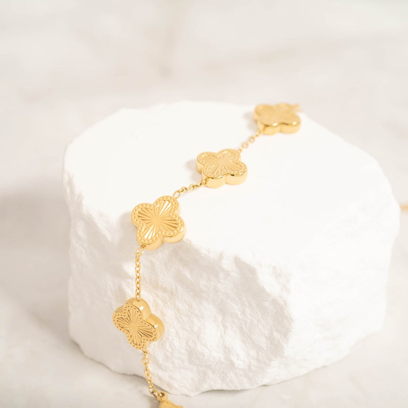 Sunburst Clover Charm Bracelet – 18K PVD Gold 316L Stainless Steel
