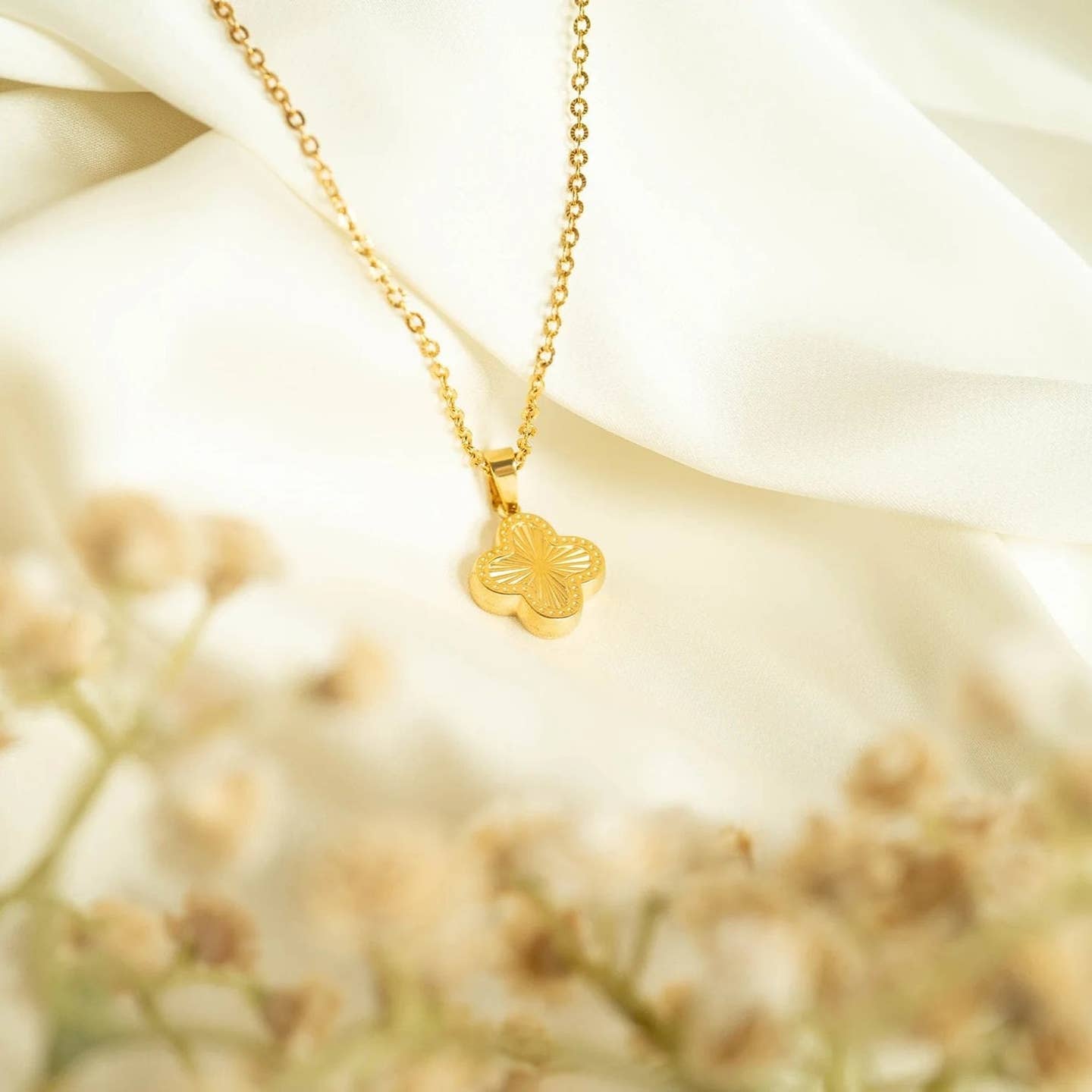 Sunburst Clover Pendant Necklace (18") – 18K PVD Gold 316L Stainless Steel