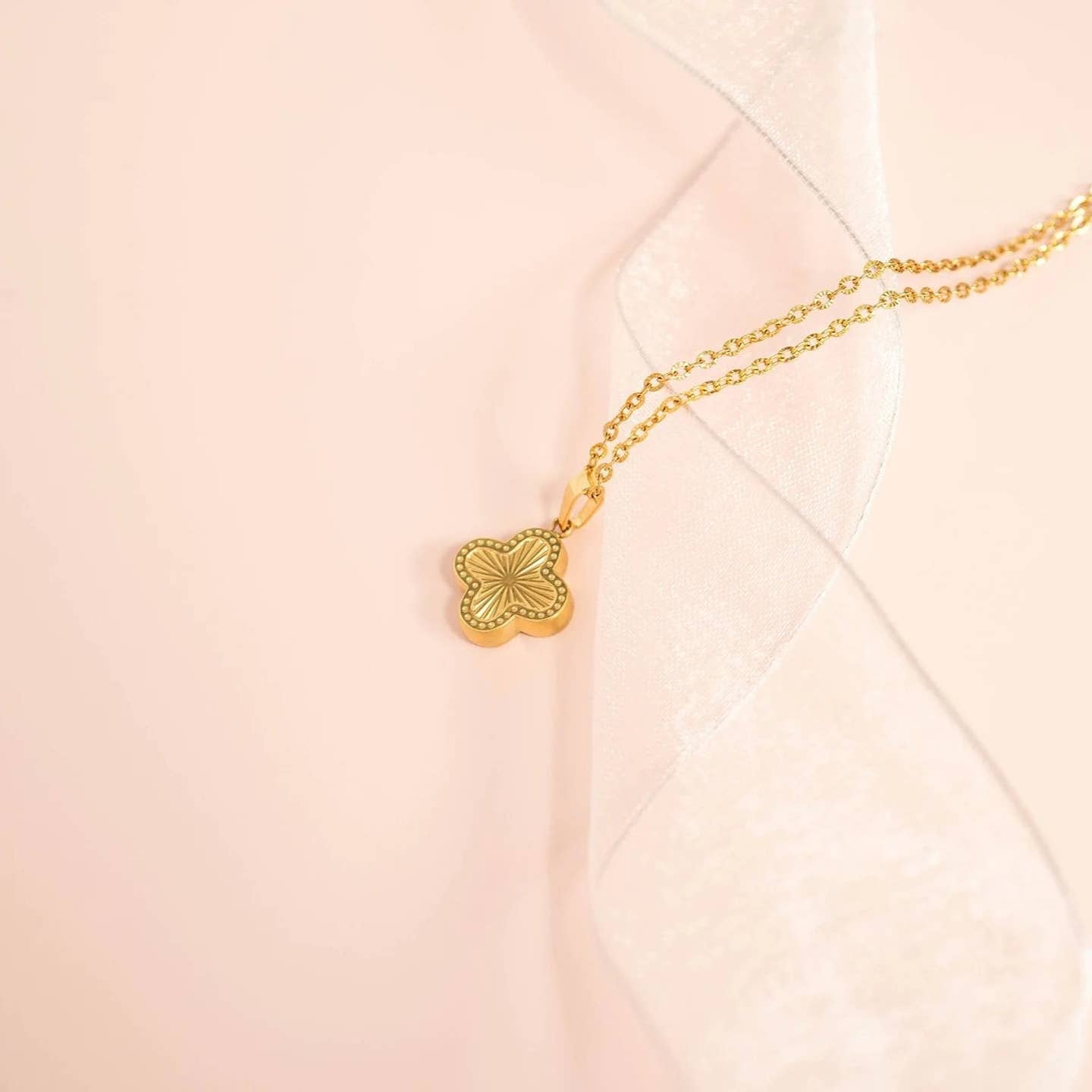 Sunburst Clover Pendant Necklace (18") – 18K PVD Gold 316L Stainless Steel